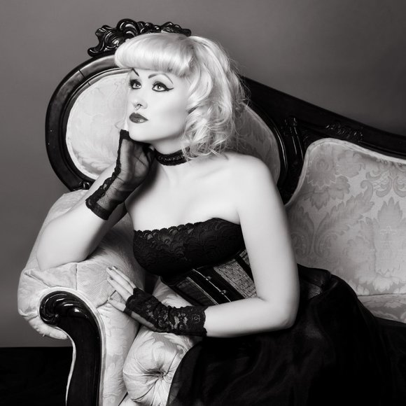 Meet your Posher, Kitty - Picture 3 of 5